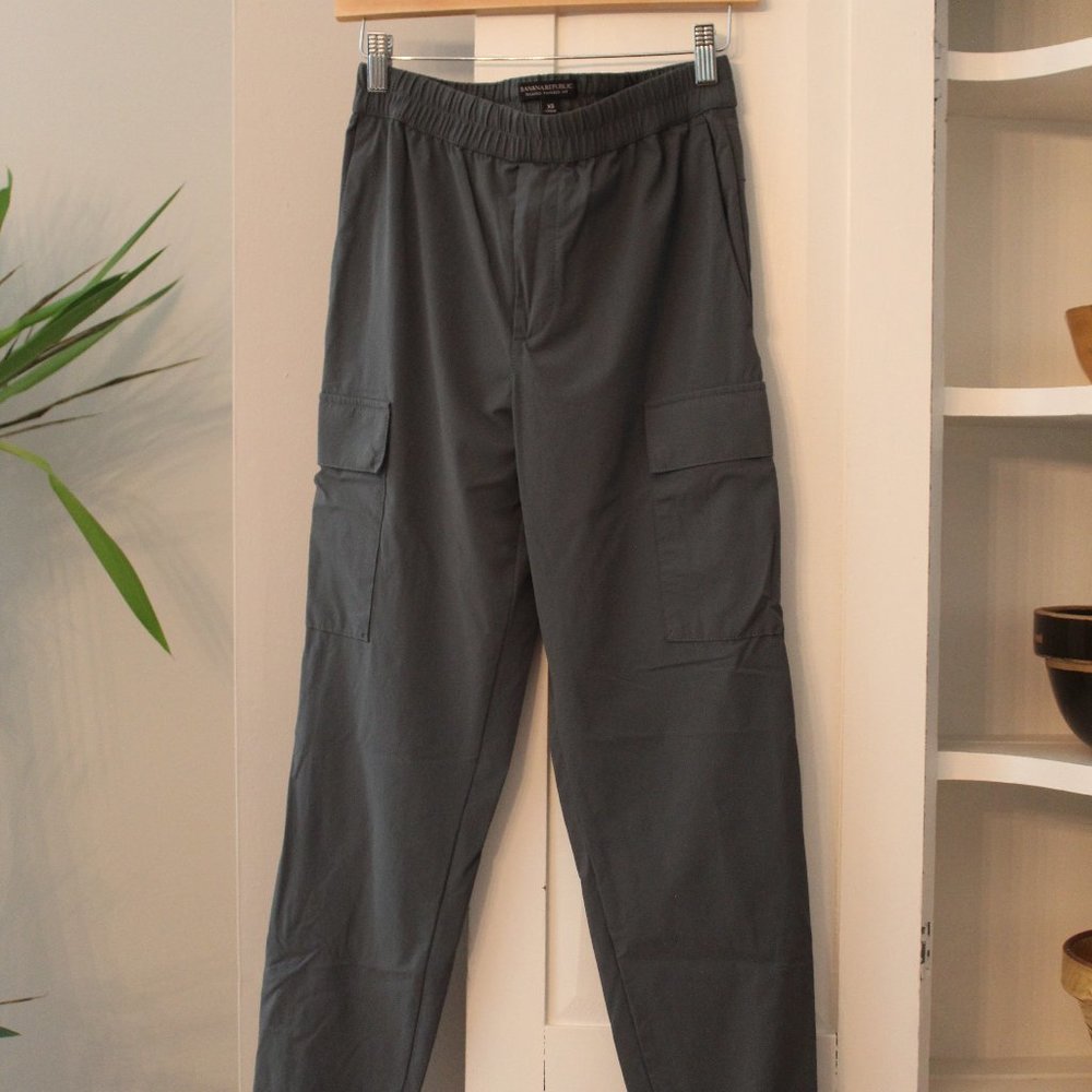 Banana Republic Relaxed Tapered Fit Cargo Joggers
